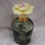 glass perfume packaging with flower cover